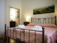 Łóżko lub łóżka w pokoju w obiekcie Palazzo Bianchi Bandinelli by FrancigenaApartments