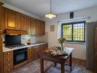 Kuchnia lub aneks kuchenny w obiekcie Holiday Home La Badia by Interhome