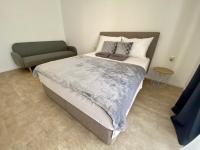 Posteľ alebo postele v izbe v ubytovaní Beachfront Apartments and Rooms