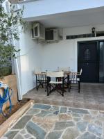 Balkón alebo terasa v ubytovaní Flisvos Apartments