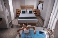 A bed or beds in a room at Jacuzzi suite Piazza dei Leoni