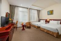 A25 Hotel - 705 Lac Long Quanにあるテレビまたはエンターテインメントセンター