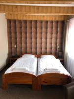 Postel nebo postele na pokoji v ubytování Hotel Krystyna