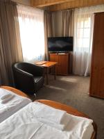 Postel nebo postele na pokoji v ubytování Hotel Krystyna
