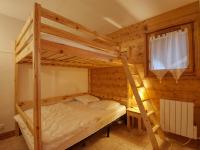 Ein Etagenbett oder Etagenbetten in einem Zimmer der Unterkunft Appartement Morillon 1100, 3 pi&egrave;ces, 6 personnes - FR-1-642-40