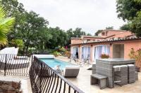 a house with a swimming pool in a yard at La Casa dei Sogni in Flayosc