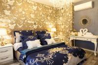 a bedroom with a bed with a bird wallpaper at La Casa dei Sogni in Flayosc