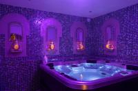 a purple bathroom with a tub in a room at La Casa dei Sogni in Flayosc