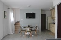 A television and/or entertainment centre at Urban Chic Apartments Lefkada
