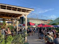 MarysvilleにあるHotel Wolfe Islandの一団