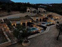 Bazén v ubytovaní Fari Stone Villas alebo v jeho blízkosti