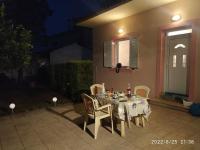 A patio or other outdoor area at Ήσυχο οικογενειακό σπίτι.