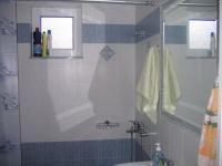 A bathroom at Ήσυχο οικογενειακό σπίτι.