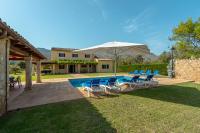 Bazén v ubytování Villa La Sort Gran in Pollensa By homevillas360 nebo v jeho okolí