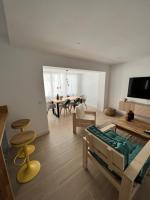 TV a/nebo společenská místnost v ubytování Apartamentos Buganvilla Roquetas de Mar