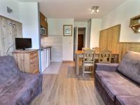 Kuchyňa alebo kuchynka v ubytovaní Appartement 2 Pièces 31m² - Skis aux pieds - Coeur des 3 Vallées - La Tania - FR-1-182A-18