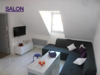 Televízia a/alebo spoločenská miestnosť v ubytovaní APPARTEMENT CLAIR ET MODERNE AU CALME