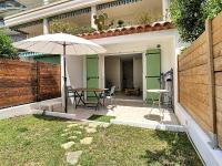 Patio lub wspólna przestrzeń na świeżym powietrzu w obiekcie Beautiful 1 bedroom with garden on the Croisette 254