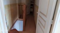 an overhead view of a door in a room at gîte des Templiers, appartement meublé pour 4 personnes à la campagne à 10min de la côte d&#39;opale et de la baie de Somme in Conchil-le-Temple