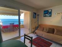 Część wypoczynkowa w obiekcie Appartement 4 pers. avec terrasse et piscine, plage à proximité - FR-1-472A-259