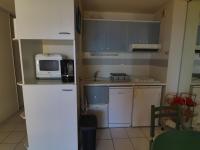 Kuchnia lub aneks kuchenny w obiekcie Appartement 4 pers. avec terrasse et piscine, plage à proximité - FR-1-472A-259