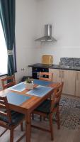 Kuchnia lub aneks kuchenny w obiekcie STUDIOS ET APPARTEMENTS EN CENTRE VILLE Boulogne sur mer