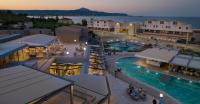 Bazén v ubytování Kiani Beach Resort Family All Inclusive nebo v jeho okolí