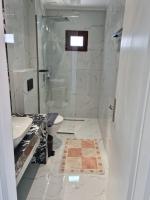 Kúpeľňa v ubytovaní Lux Suite Sea Front Avra