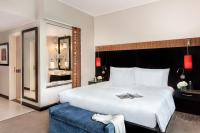 Ein Bett oder Betten in einem Zimmer der Unterkunft Oaks Ibn Battuta Gate Dubai