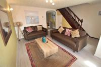 Posezení v ubytování Doncaster - Thorne - Great Customer Feedback - 3 Bed Semi Detached House - Private Garden & Parking 2 Cars - Quiet Cul De Sac Location - Dog Friendly - Fast Wifi - Close to Motorway Access