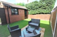 Zahrada ubytování Doncaster - Thorne - Great Customer Feedback - 3 Bed Semi Detached House - Private Garden & Parking 2 Cars - Quiet Cul De Sac Location - Dog Friendly - Fast Wifi - Close to Motorway Access