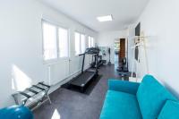 Centrum fitness w obiekcie Suites Mana - Le Manaloft, Chic et moderne avec salle privée de Fitness en plein centre-ville de Rethel