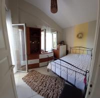 Posteľ alebo postele v izbe v ubytovaní Spacious 2-bedroom vacation home with sea view