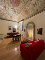 Część wypoczynkowa w obiekcie Palazzo Bianchi Bandinelli by FrancigenaApartments