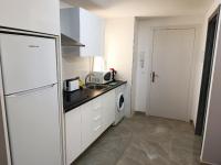Kuchyň nebo kuchyňský kout v ubytování BAJ - Apartamentos en Playa Bajondillo, Torremolinos