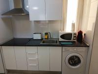 Kuchyň nebo kuchyňský kout v ubytování BAJ - Apartamentos en Playa Bajondillo, Torremolinos