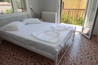 Posteľ alebo postele v izbe v ubytovaní Beautiful apartment in Plomari