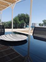 Bazén v ubytovaní Mini Villas Avra alebo v jeho blízkosti