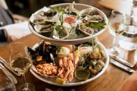 ホテルの敷地内または近くでの食事または食べ物
