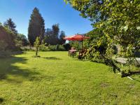 Ogród w obiekcie Number 22 - Le Dorat - Apartment 3 with garden & free parking