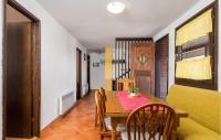 Posedenie v ubytovaní 5 Bedroom Gorgeous Home In Vrbovsko