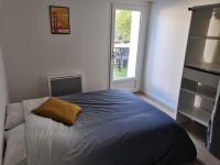 Łóżko lub łóżka w pokoju w obiekcie Belle Maison 12p 6 couchages TOURS CENTRE avec jardin