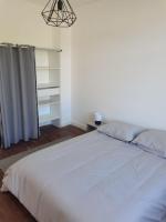 Łóżko lub łóżka w pokoju w obiekcie Belle Maison 12p 6 couchages TOURS CENTRE avec jardin