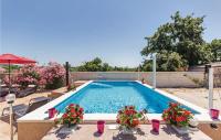 Bazén v ubytování Holiday Home Betiga Betiga Iii nebo v jeho okolí