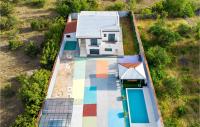 Bazén v ubytování Beautiful Home In Sibenik With Wifi nebo v jeho okolí