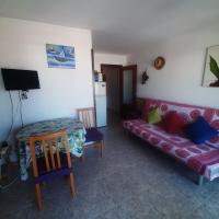 A television and/or entertainment centre at Apartamento cerca Playa Napoli II