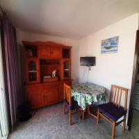 A television and/or entertainment centre at Apartamento cerca Playa Napoli II