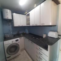 A kitchen or kitchenette at Apartamento cerca Playa Napoli II