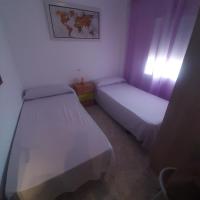A bed or beds in a room at Apartamento cerca Playa Napoli II
