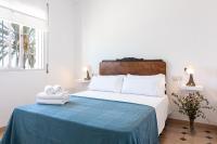 Posteľ alebo postele v izbe v ubytovaní Sea & Wave Al Rolo Beach Apartment